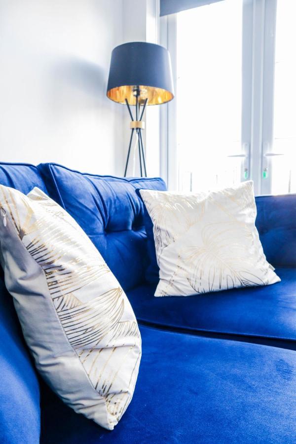 Elegant Apartments In Staines L Free Onsite Parking Exterior foto