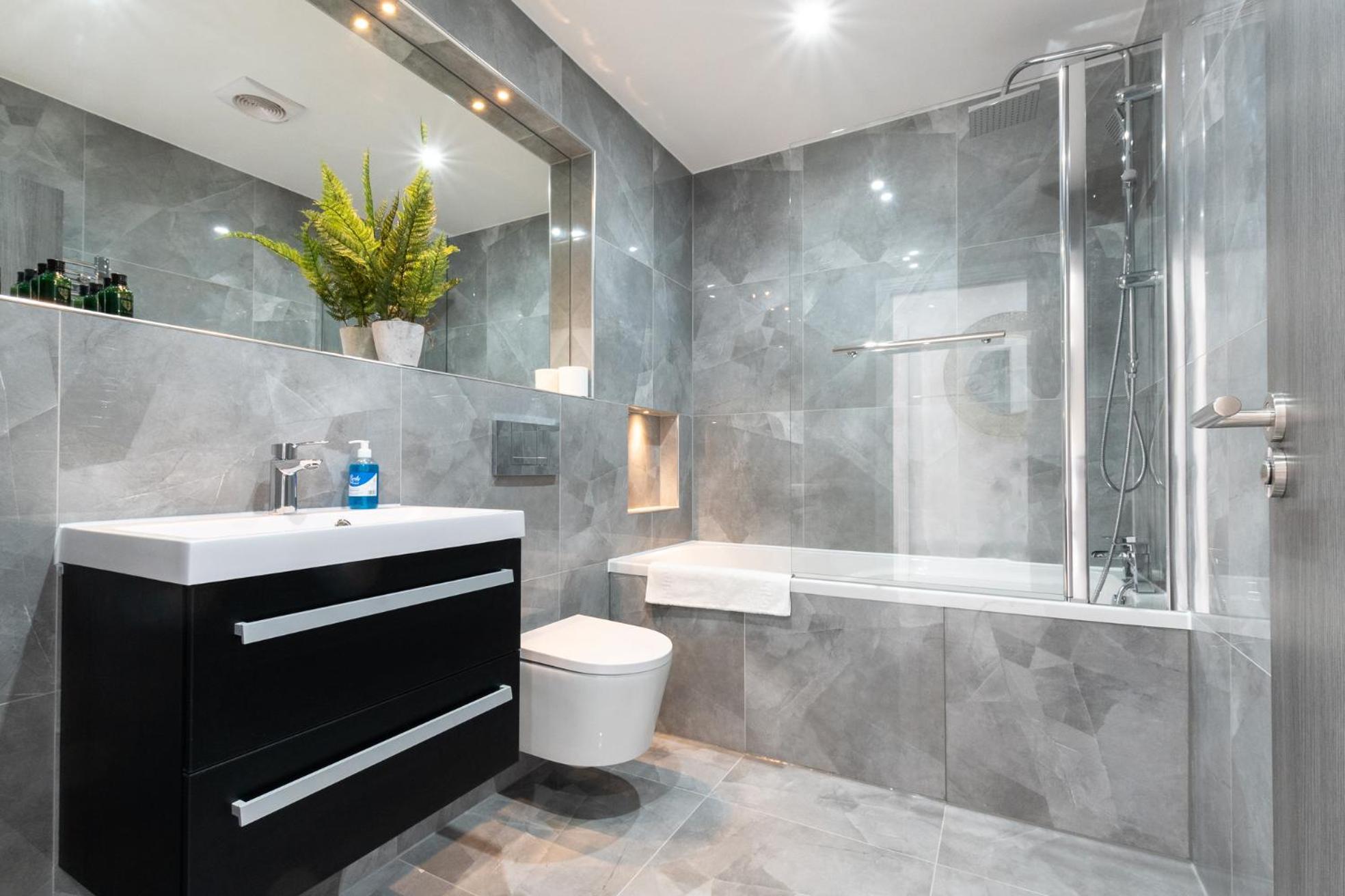 Elegant Apartments In Staines L Free Onsite Parking Exterior foto